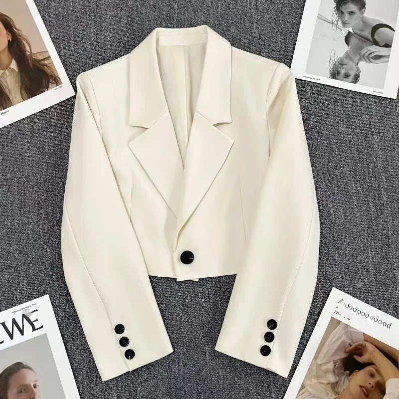 ChicEdge Black Cropped Blazer